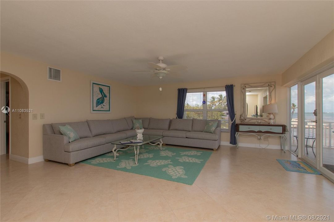 最近售出: $1,798,000 (3 贝兹, 3 浴室, 1756 平方英尺)