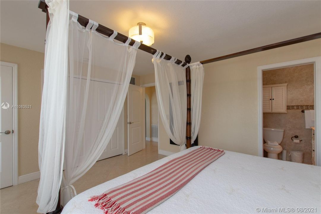 最近售出: $1,798,000 (3 贝兹, 3 浴室, 1756 平方英尺)