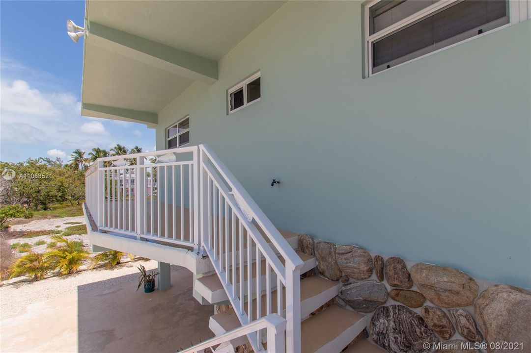 最近售出: $1,798,000 (3 贝兹, 3 浴室, 1756 平方英尺)