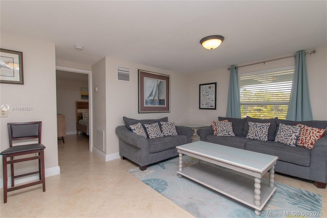 最近售出: $1,798,000 (3 贝兹, 3 浴室, 1756 平方英尺)