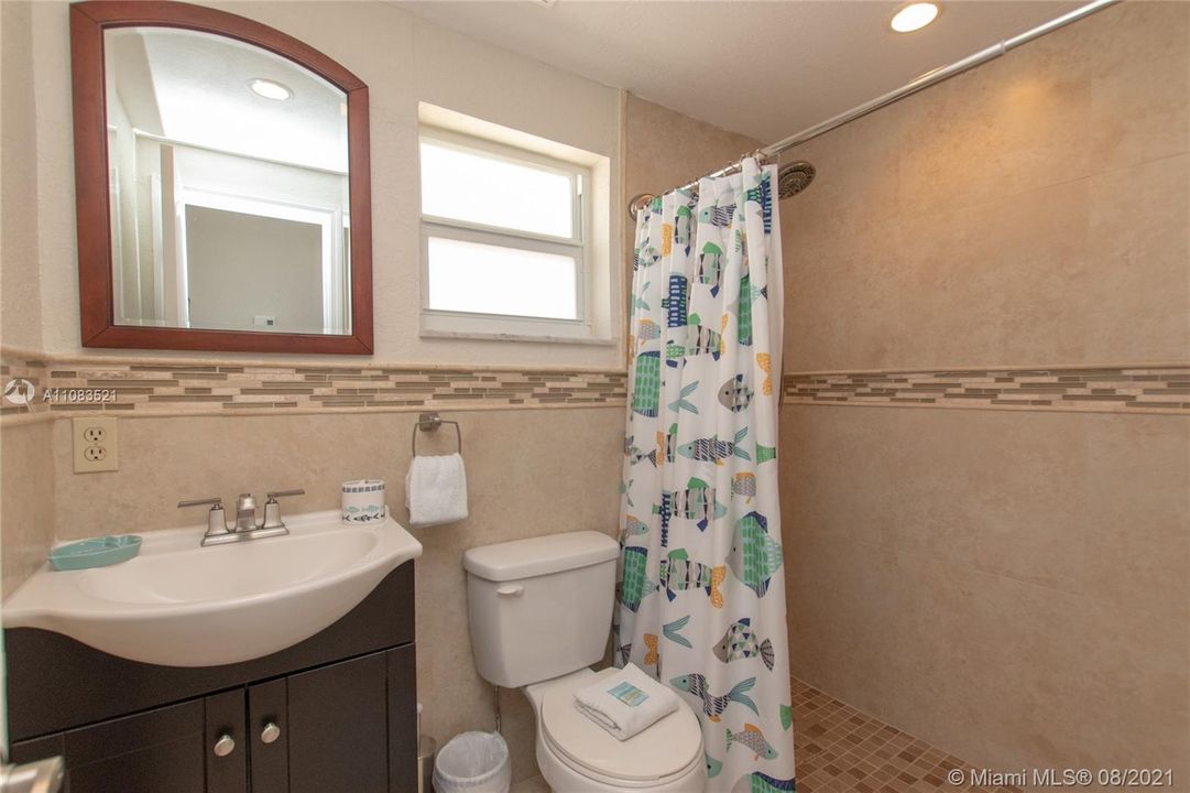 最近售出: $1,798,000 (3 贝兹, 3 浴室, 1756 平方英尺)