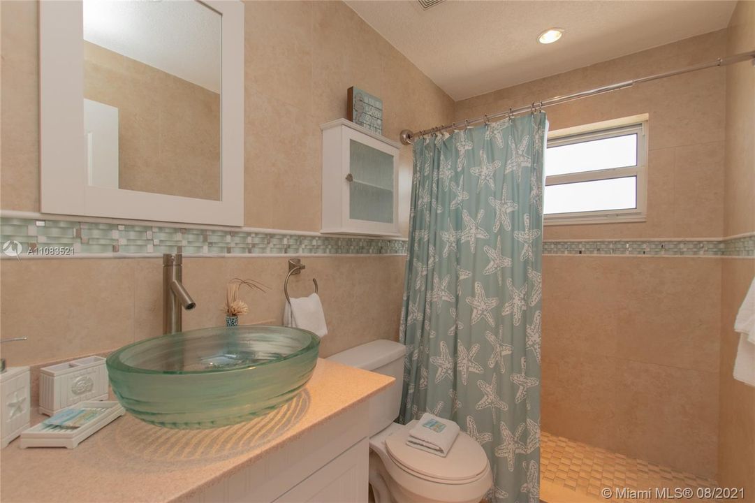 最近售出: $1,798,000 (3 贝兹, 3 浴室, 1756 平方英尺)