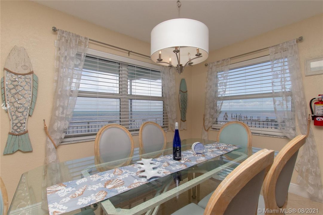 最近售出: $1,798,000 (3 贝兹, 3 浴室, 1756 平方英尺)