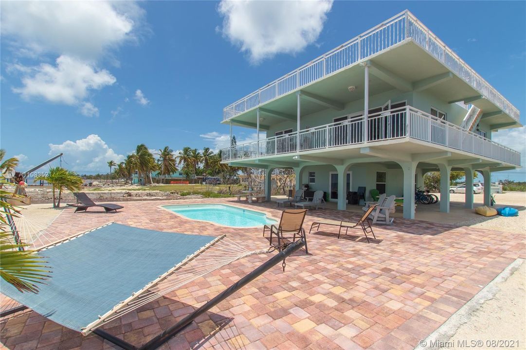 最近售出: $1,798,000 (3 贝兹, 3 浴室, 1756 平方英尺)