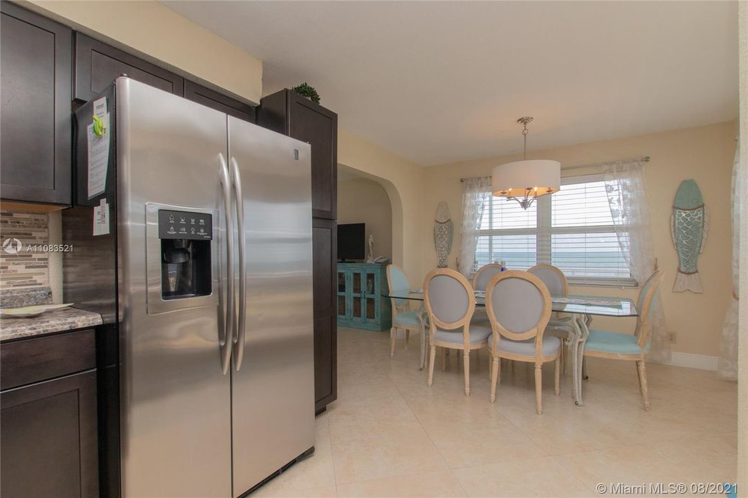 最近售出: $1,798,000 (3 贝兹, 3 浴室, 1756 平方英尺)