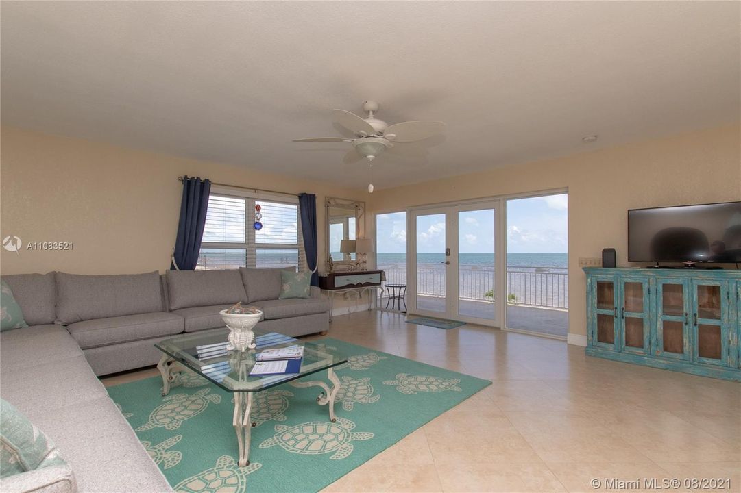 最近售出: $1,798,000 (3 贝兹, 3 浴室, 1756 平方英尺)