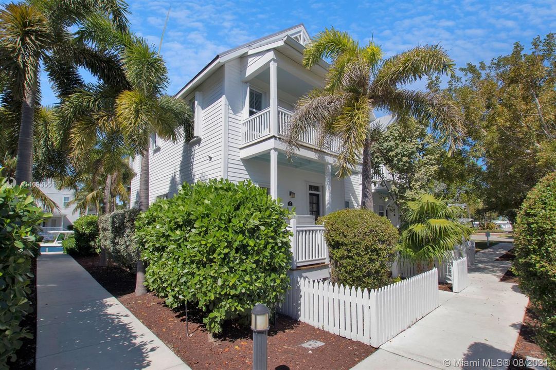 Recently Sold: $1,150,000 (3 beds, 2 baths, 1360 Square Feet)