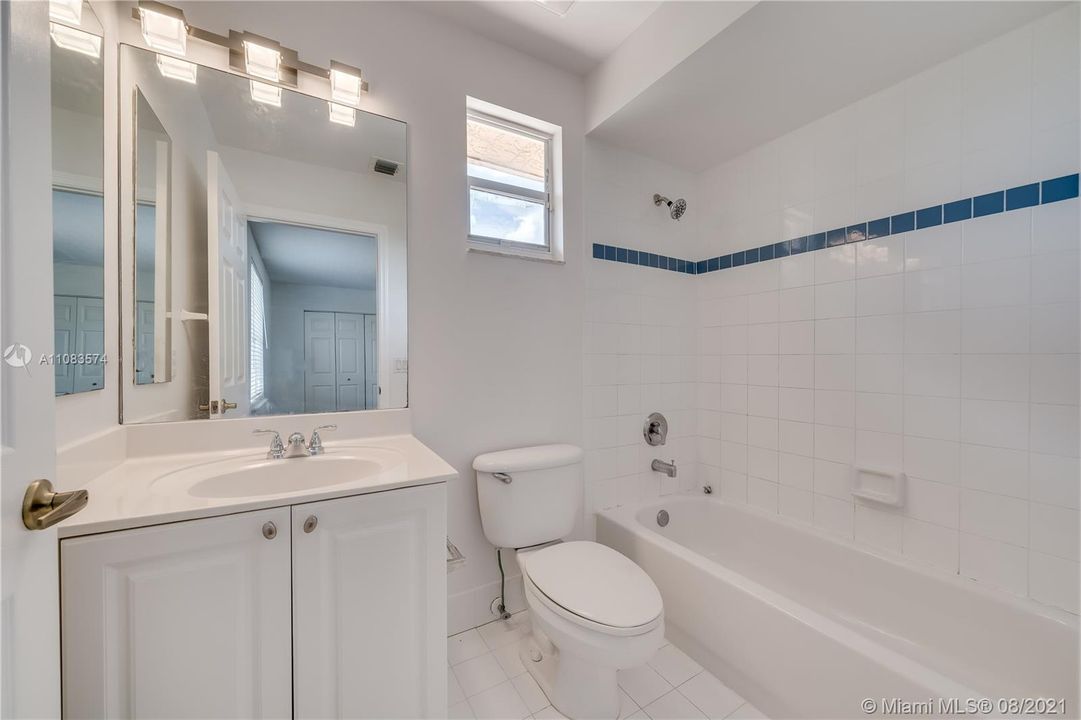 Недавно арендовано: $5,200 (5 спален, 3 ванн, 3375 Квадратных фут)