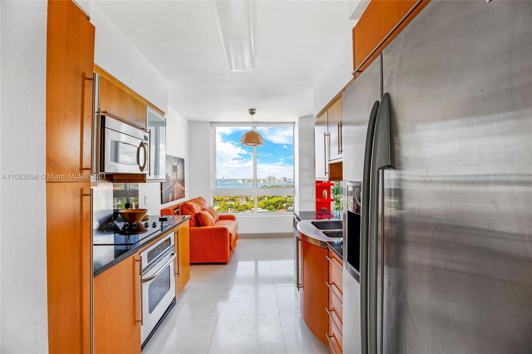 Recently Sold: $1,250,000 (2 beds, 2 baths, 1322 Square Feet)