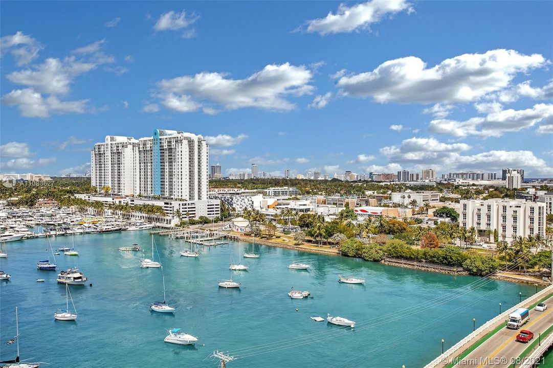 Recently Sold: $1,850,000 (2 beds, 2 baths, 1477 Square Feet)