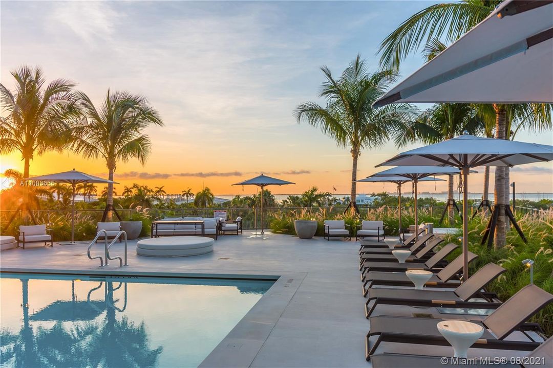 Recently Sold: $4,600,000 (4 beds, 4 baths, 3233 Square Feet)