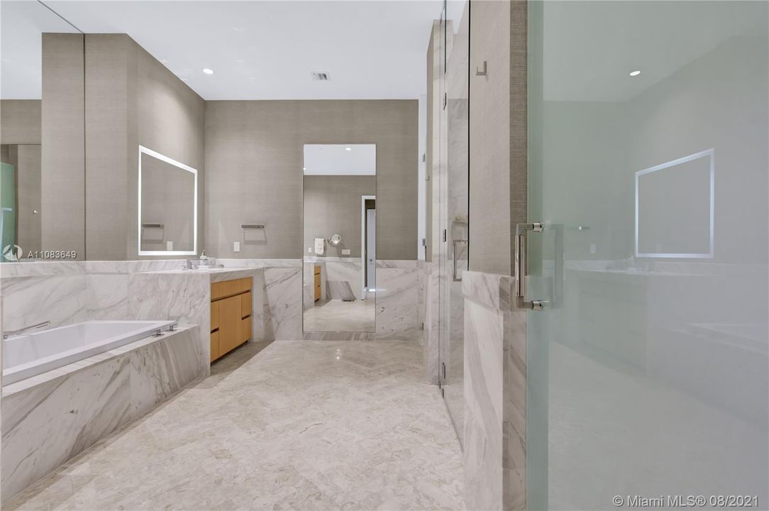 Recently Sold: $4,850,000 (4 beds, 4 baths, 3233 Square Feet)