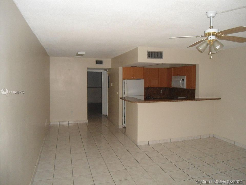 Recently Rented: $1,375 (1 beds, 1 baths, 695 Square Feet)