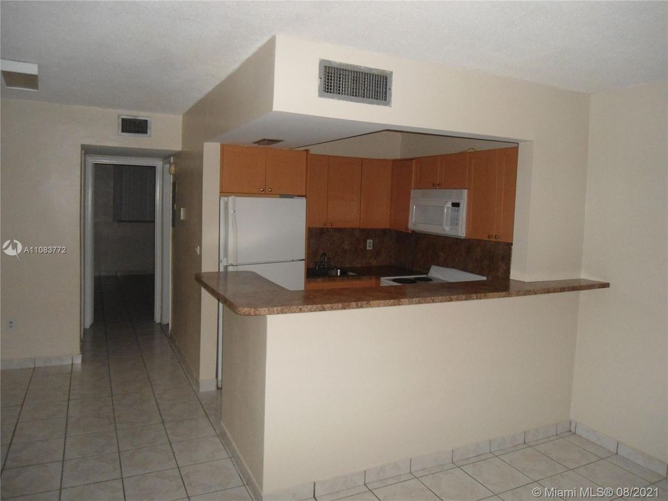 Recently Rented: $1,375 (1 beds, 1 baths, 695 Square Feet)