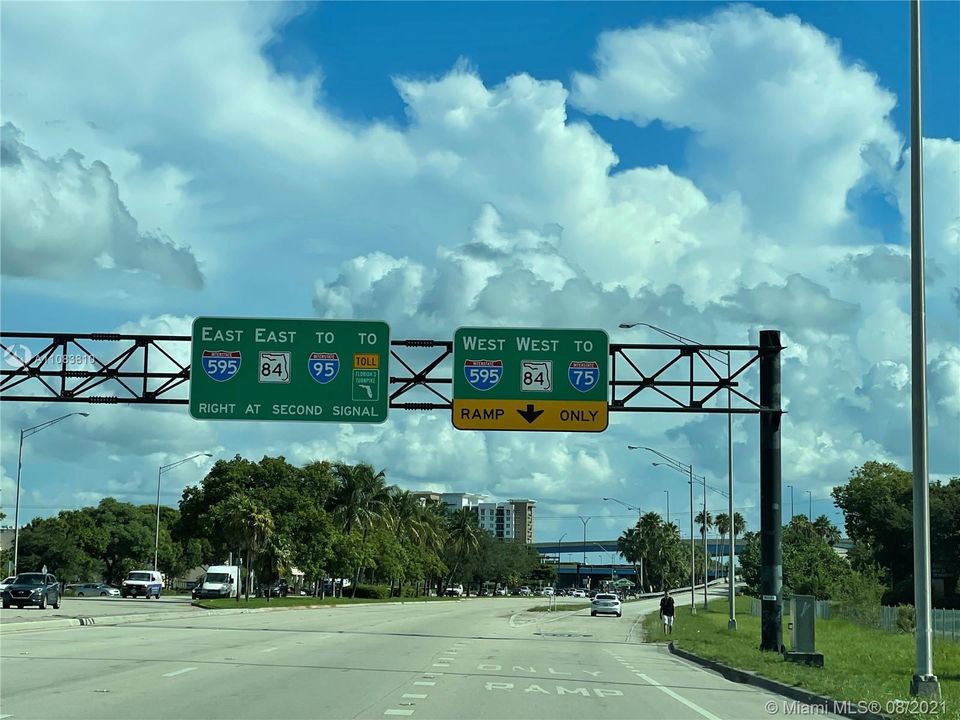 Easy Access to FLL airport and I-595