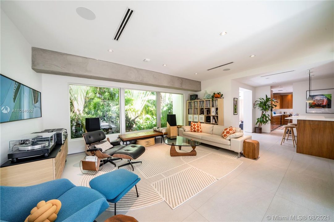 Recently Sold: $2,700,000 (5 beds, 3 baths, 3263 Square Feet)