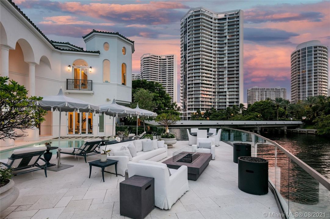 Recently Sold: $7,500,000 (5 beds, 5 baths, 4803 Square Feet)