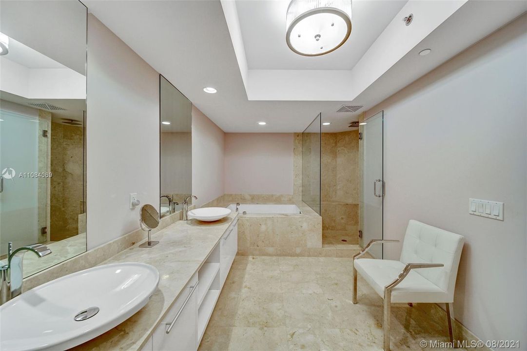 最近售出: $2,790,000 (3 贝兹, 3 浴室, 3395 平方英尺)