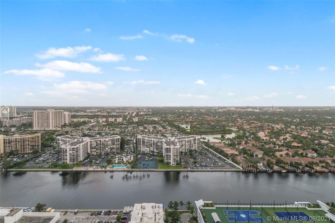 Recently Sold: $2,790,000 (3 beds, 3 baths, 3395 Square Feet)