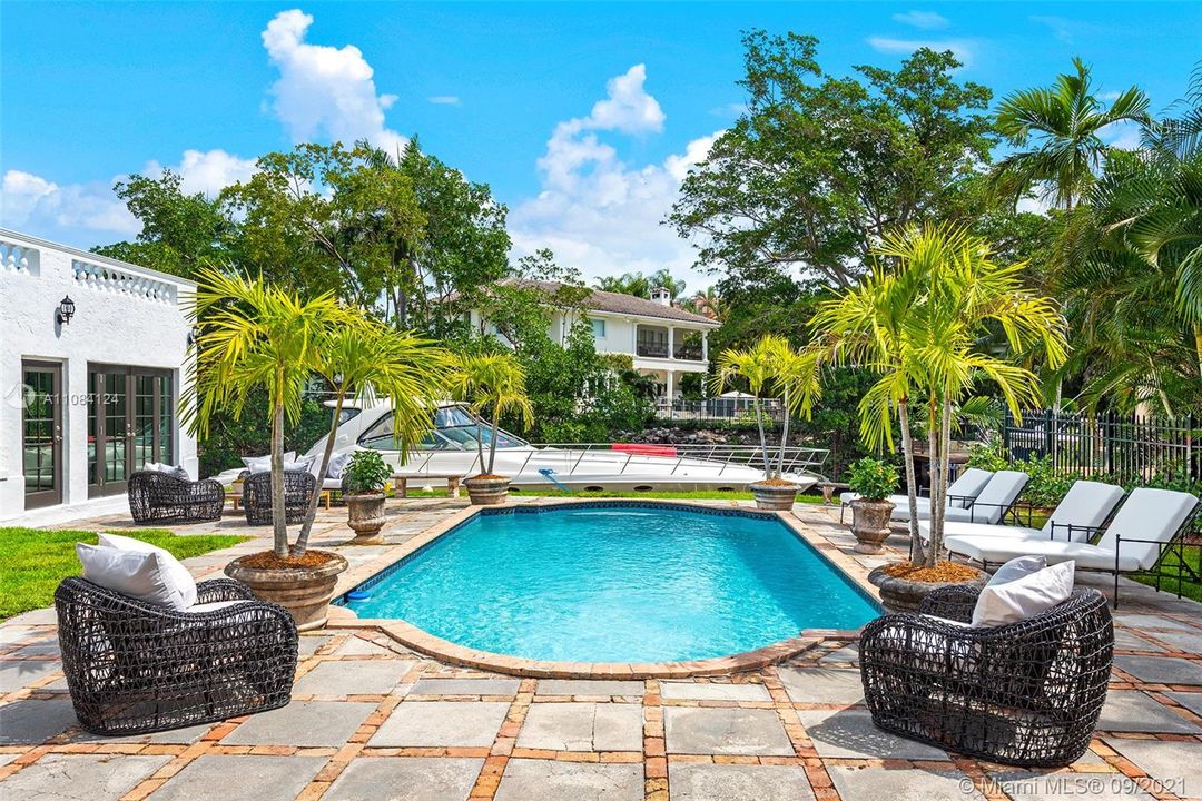 Recently Sold: $6,500,000 (5 beds, 3 baths, 4627 Square Feet)