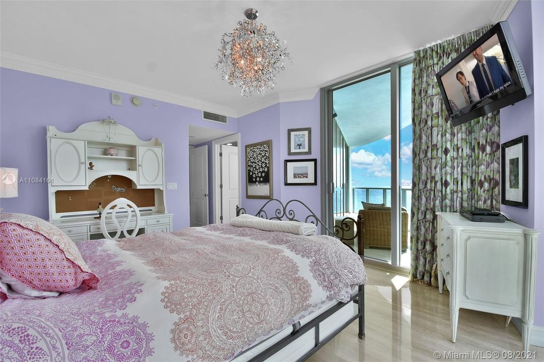 second bedroom, with ocean views!