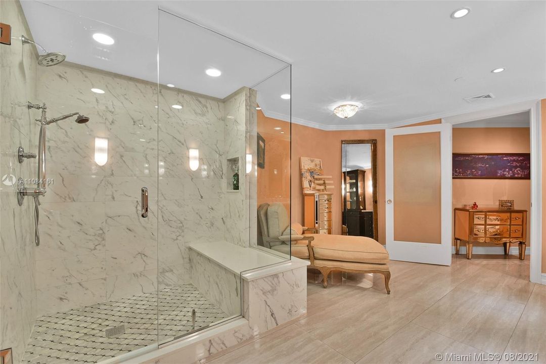 huge master bathroom area designed for easy bathtub or jacuzzi installation, please check Broker's remarks.