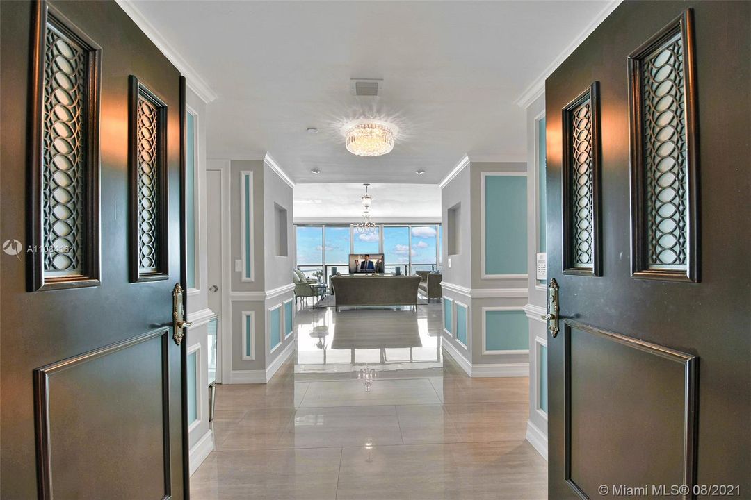 Welcome to this dream apartment! The apartment has a private foyer, the elevators open directly to your unit.