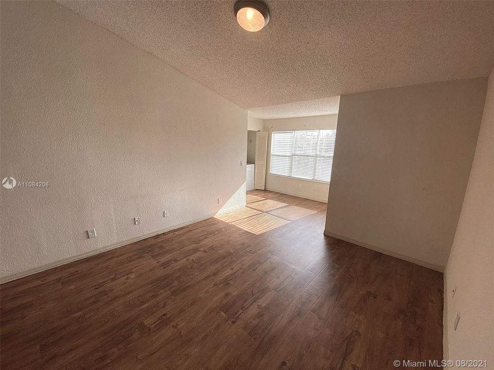 Recently Rented: $1,500 (1 beds, 1 baths, 743 Square Feet)
