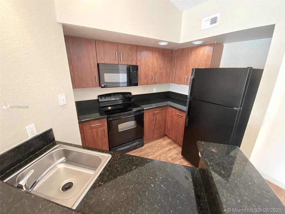 Recently Rented: $1,500 (1 beds, 1 baths, 743 Square Feet)