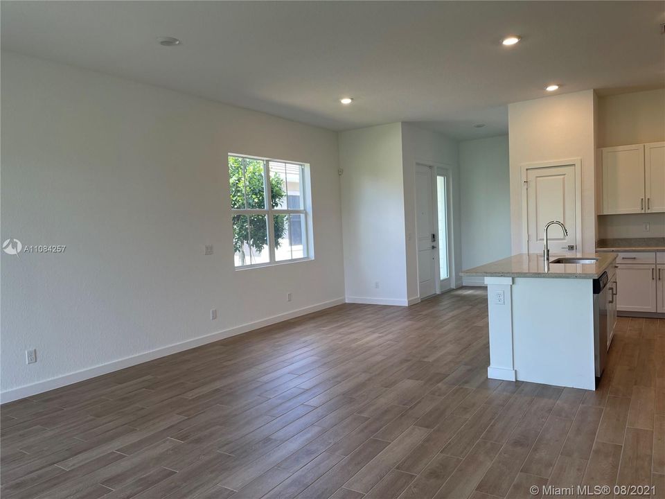 Recently Rented: $3,500 (3 beds, 2 baths, 1921 Square Feet)