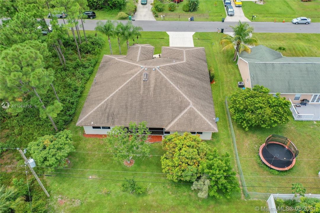 Vendido Recientemente: $425,000 (4 camas, 3 baños, 2769 Pies cuadrados)