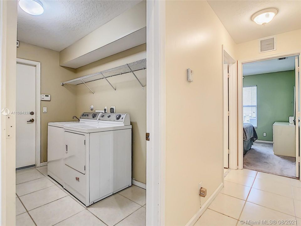 Vendido Recientemente: $425,000 (4 camas, 3 baños, 2769 Pies cuadrados)