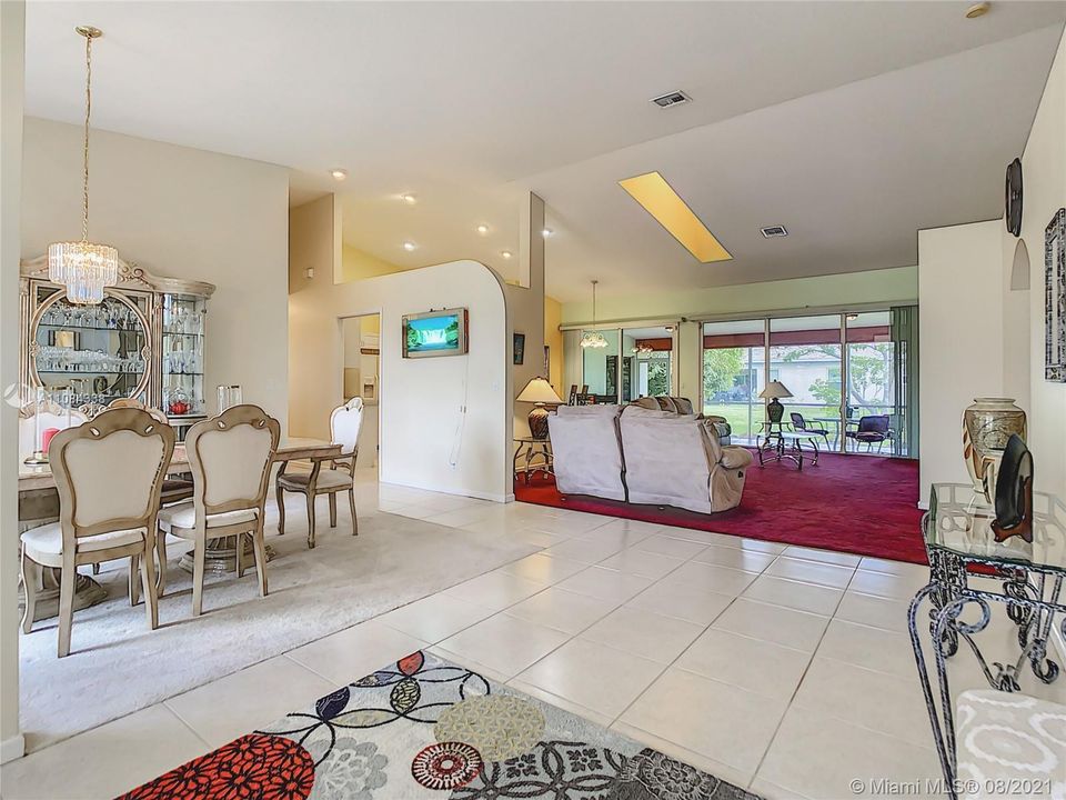 Vendido Recientemente: $425,000 (4 camas, 3 baños, 2769 Pies cuadrados)