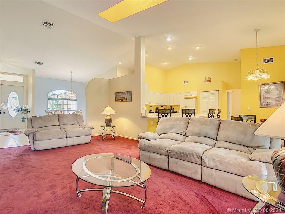 Vendido Recientemente: $425,000 (4 camas, 3 baños, 2769 Pies cuadrados)