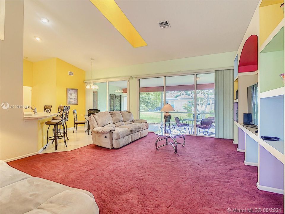 Vendido Recientemente: $425,000 (4 camas, 3 baños, 2769 Pies cuadrados)