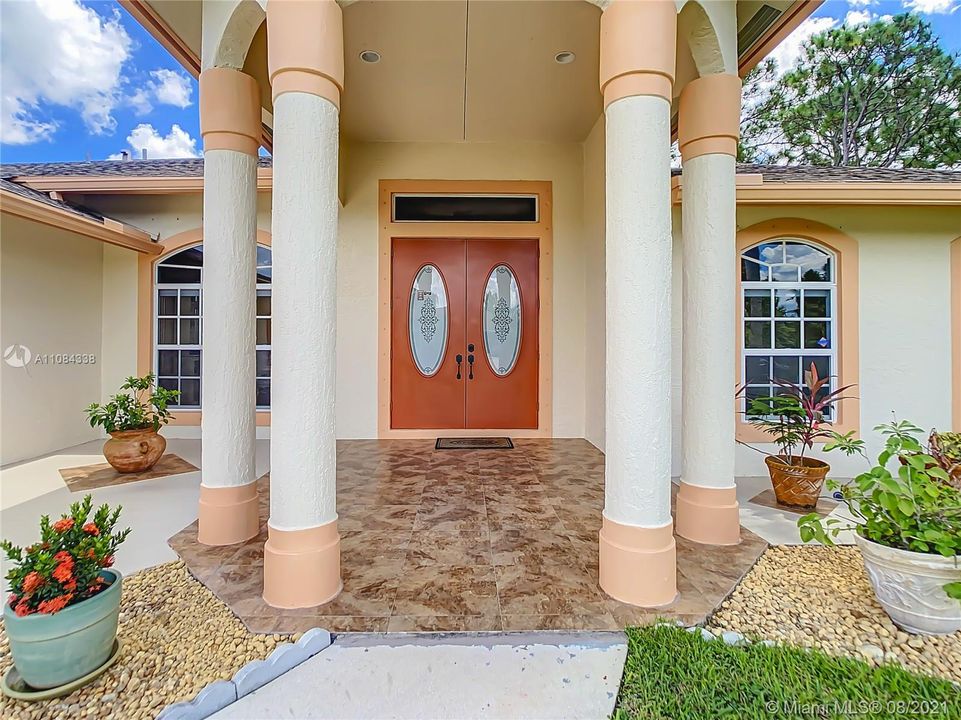 Vendido Recientemente: $425,000 (4 camas, 3 baños, 2769 Pies cuadrados)