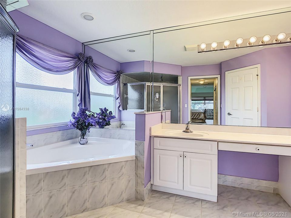 Vendido Recientemente: $425,000 (4 camas, 3 baños, 2769 Pies cuadrados)