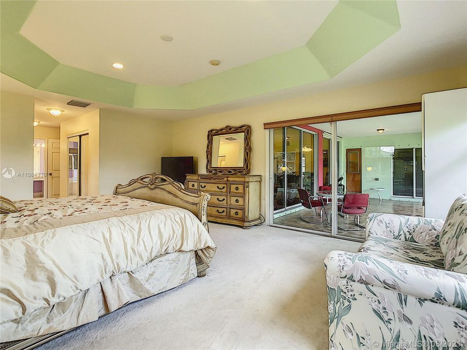 Vendido Recientemente: $425,000 (4 camas, 3 baños, 2769 Pies cuadrados)