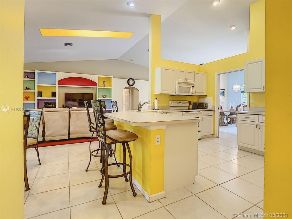 Vendido Recientemente: $425,000 (4 camas, 3 baños, 2769 Pies cuadrados)