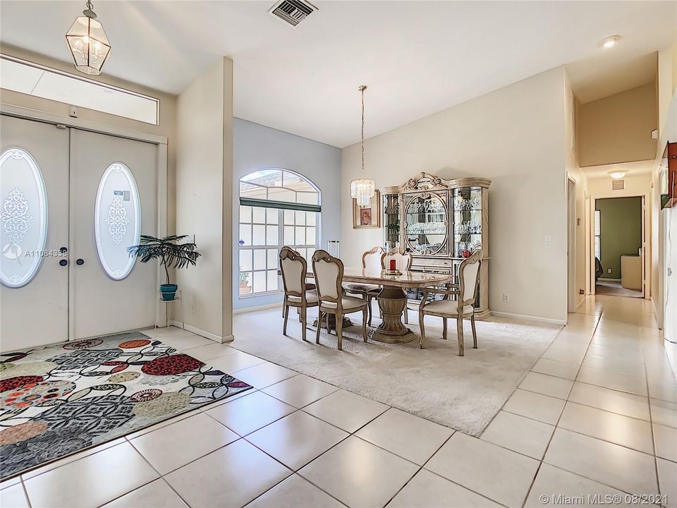 Vendido Recientemente: $425,000 (4 camas, 3 baños, 2769 Pies cuadrados)