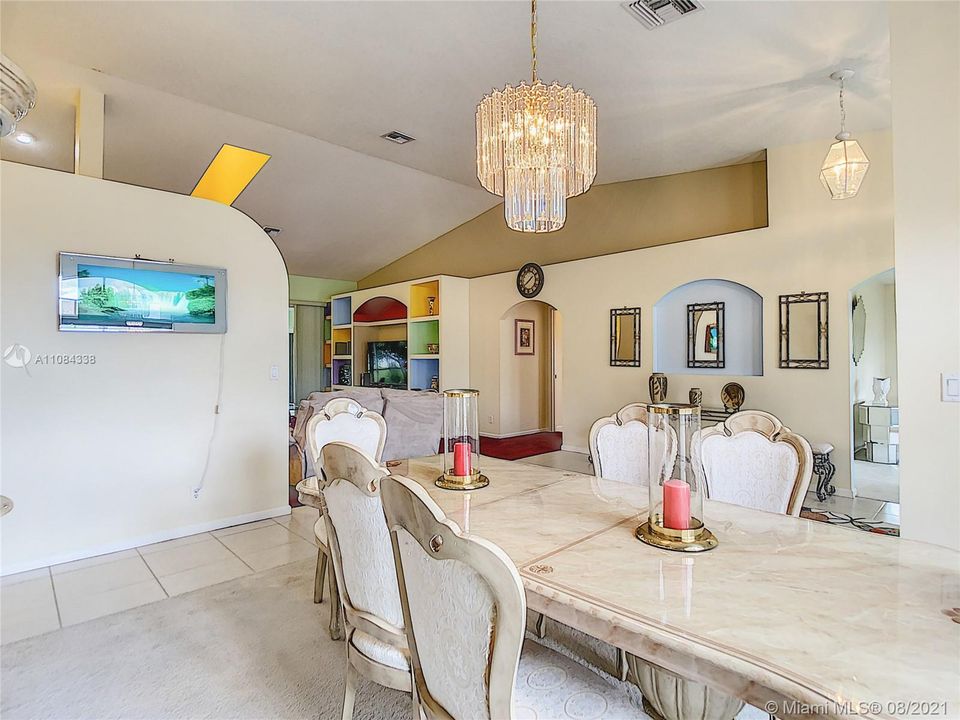 Vendido Recientemente: $425,000 (4 camas, 3 baños, 2769 Pies cuadrados)