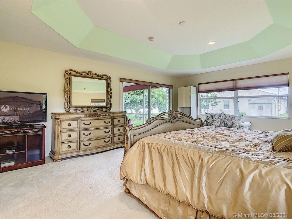 Vendido Recientemente: $425,000 (4 camas, 3 baños, 2769 Pies cuadrados)