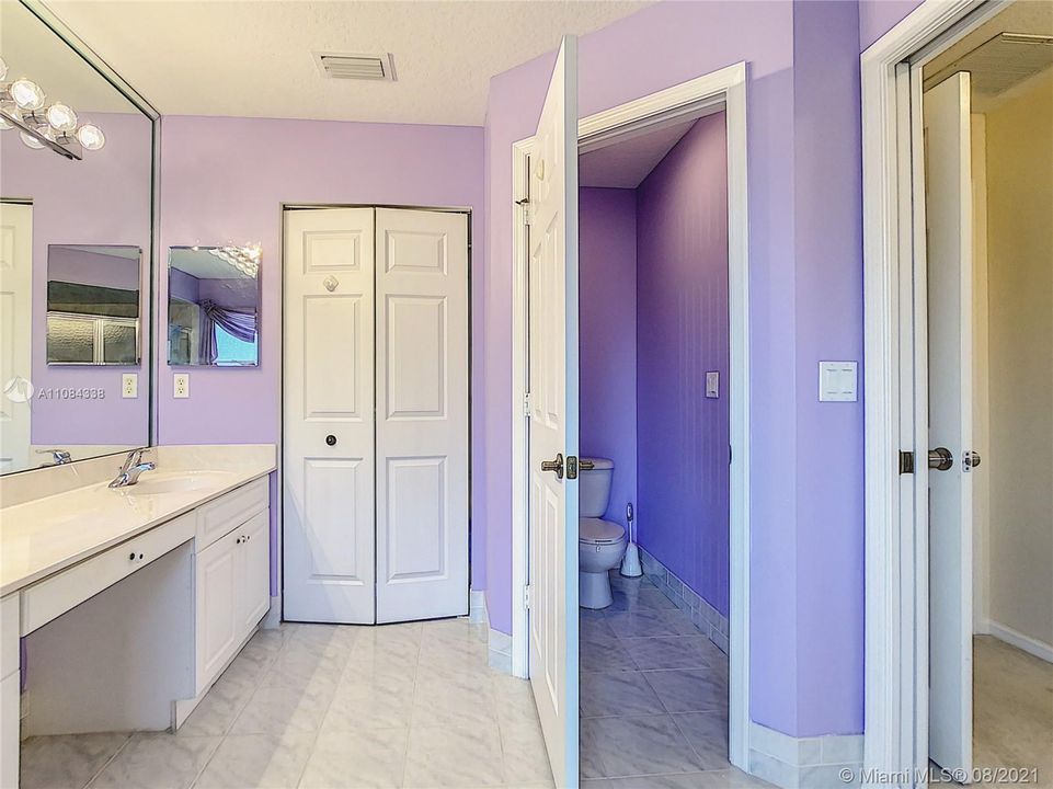 Vendido Recientemente: $425,000 (4 camas, 3 baños, 2769 Pies cuadrados)