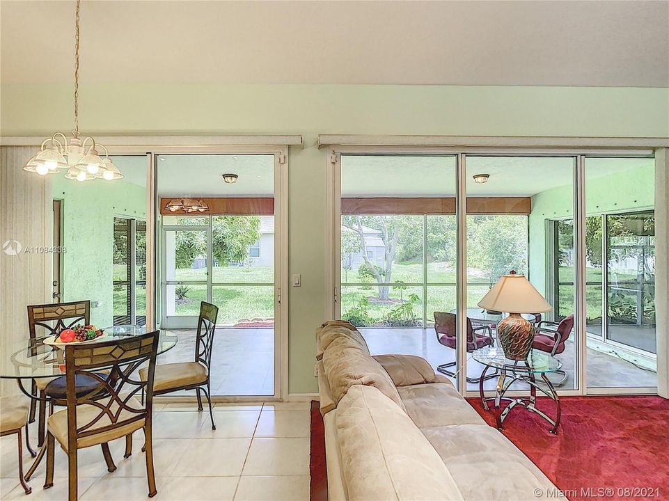 Vendido Recientemente: $425,000 (4 camas, 3 baños, 2769 Pies cuadrados)