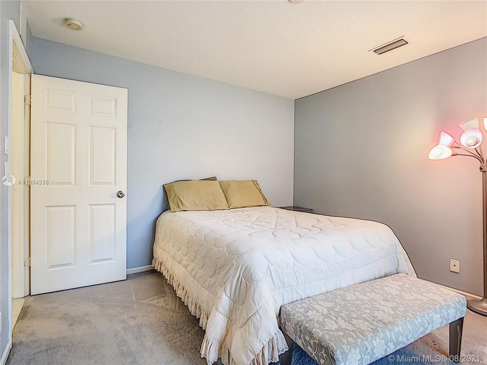 Vendido Recientemente: $425,000 (4 camas, 3 baños, 2769 Pies cuadrados)