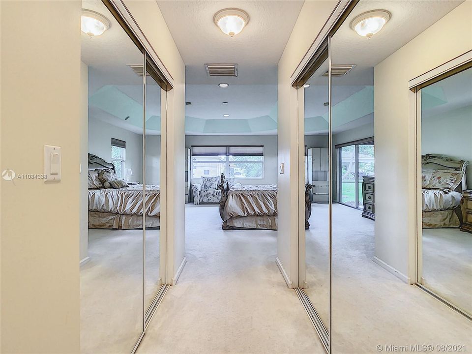 Vendido Recientemente: $425,000 (4 camas, 3 baños, 2769 Pies cuadrados)