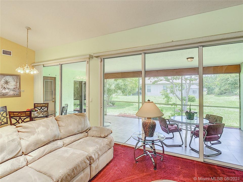 Vendido Recientemente: $425,000 (4 camas, 3 baños, 2769 Pies cuadrados)