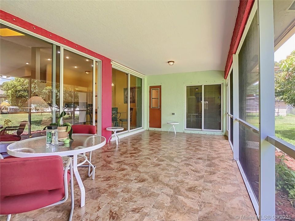 Vendido Recientemente: $425,000 (4 camas, 3 baños, 2769 Pies cuadrados)