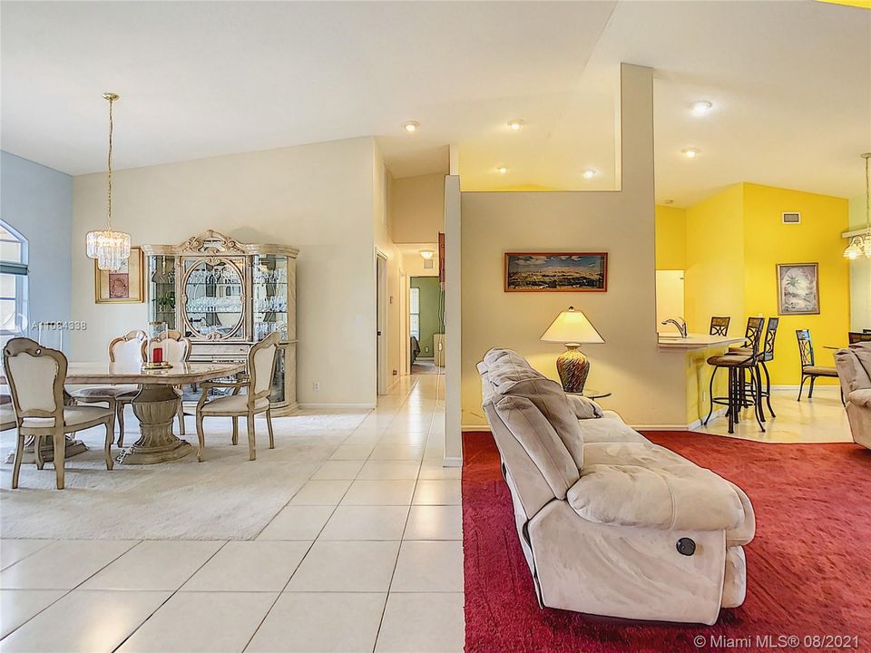 Vendido Recientemente: $425,000 (4 camas, 3 baños, 2769 Pies cuadrados)