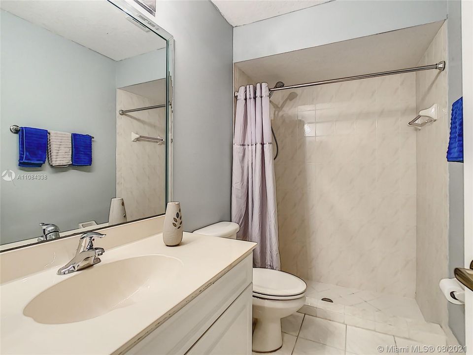 Vendido Recientemente: $425,000 (4 camas, 3 baños, 2769 Pies cuadrados)